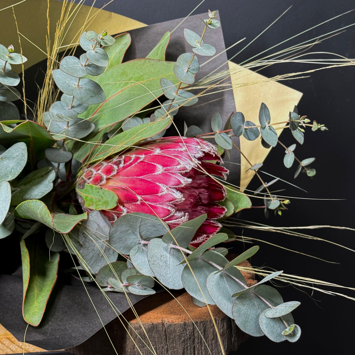 👑 Ramo Reina – Flores de Temporada con Elegancia y Carácter 👑