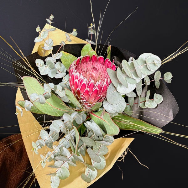 👑 Ramo Reina – Flores de Temporada con Elegancia y Carácter 👑