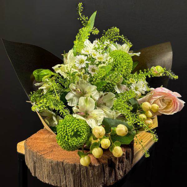 🍃 Ramo Esencia Pura – Flores de Temporada en Armonía 🍃