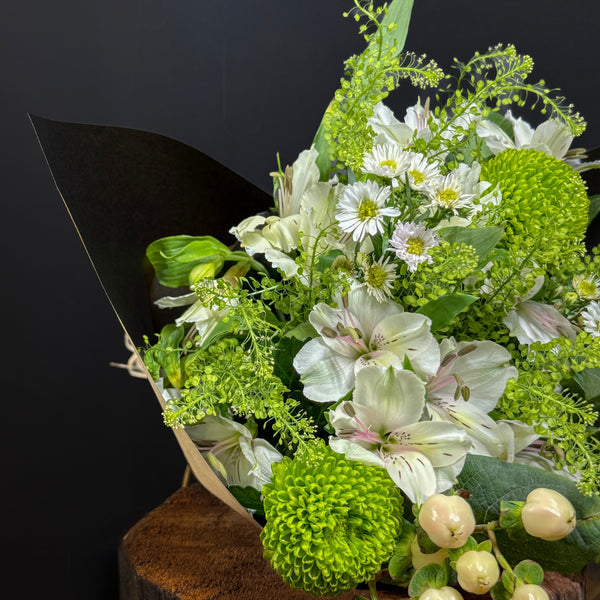 🍃 Ramo Esencia Pura – Flores de Temporada en Armonía 🍃