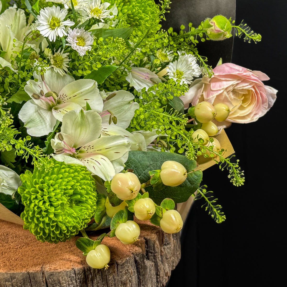 🍃 Ramo Esencia Pura – Flores de Temporada en Armonía 🍃