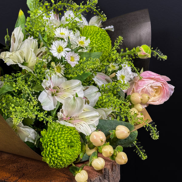 🍃 Ramo Esencia Pura – Flores de Temporada en Armonía 🍃