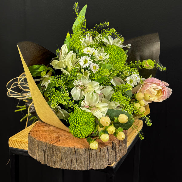 🍃 Ramo Esencia Pura – Flores de Temporada en Armonía 🍃