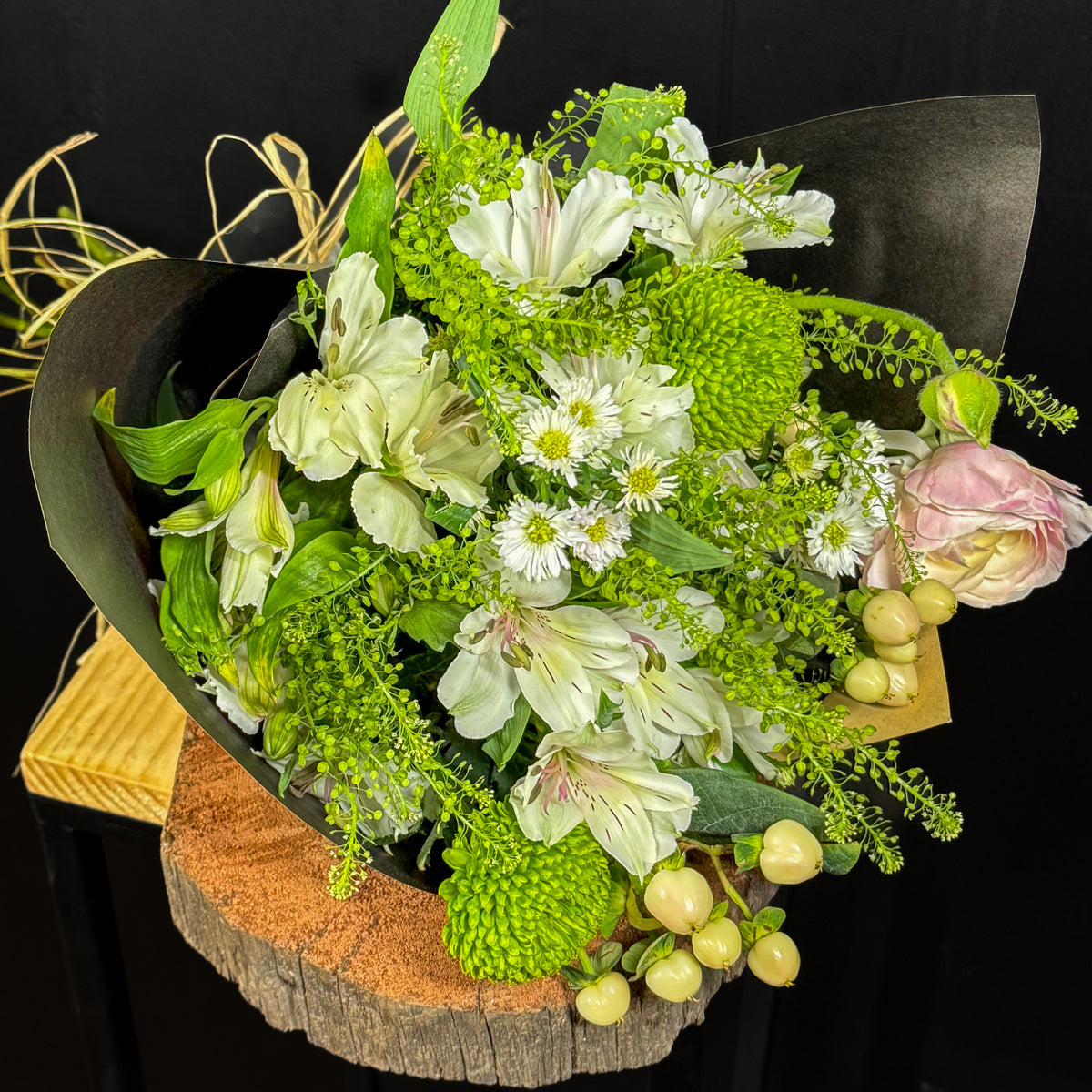 🍃 Ramo Esencia Pura – Flores de Temporada en Armonía 🍃