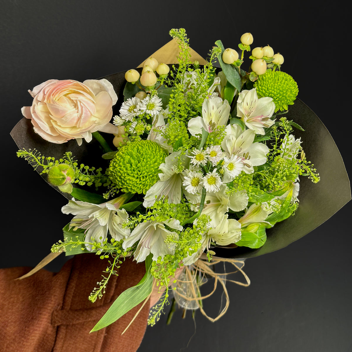 🍃 Ramo Esencia Pura – Flores de Temporada en Armonía 🍃