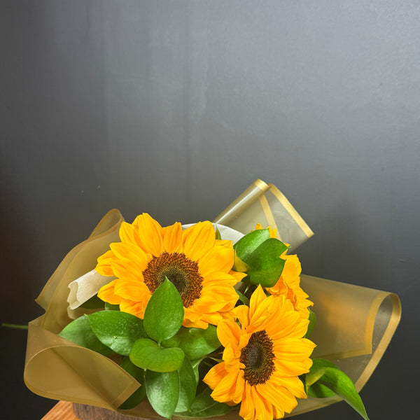 Ramo Trilogía de Felicidad – Flores de Temporada 🌈