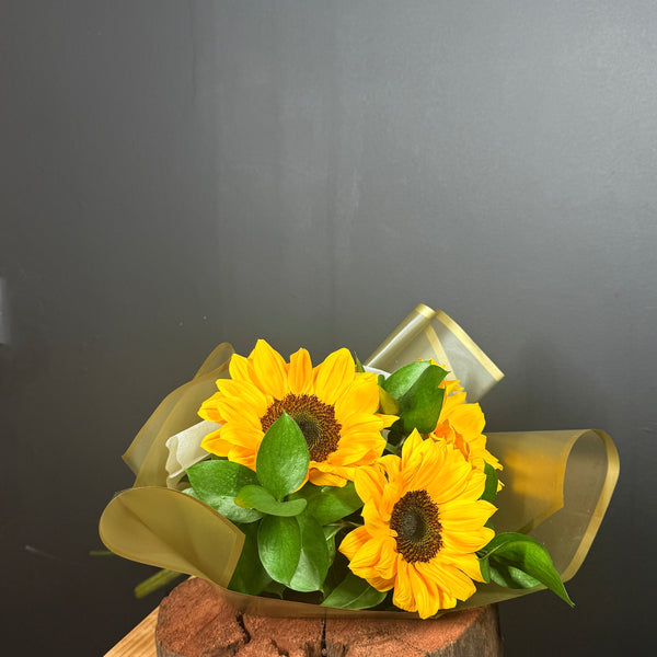 Ramo Trilogía de Felicidad – Flores de Temporada 🌈