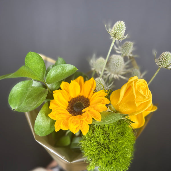 Ramo Sol y Romance – Rosas y Girasoles 🌹🌻