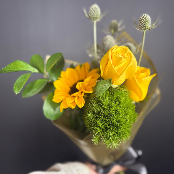 Ramo Sol y Romance – Rosas y Girasoles 🌹🌻