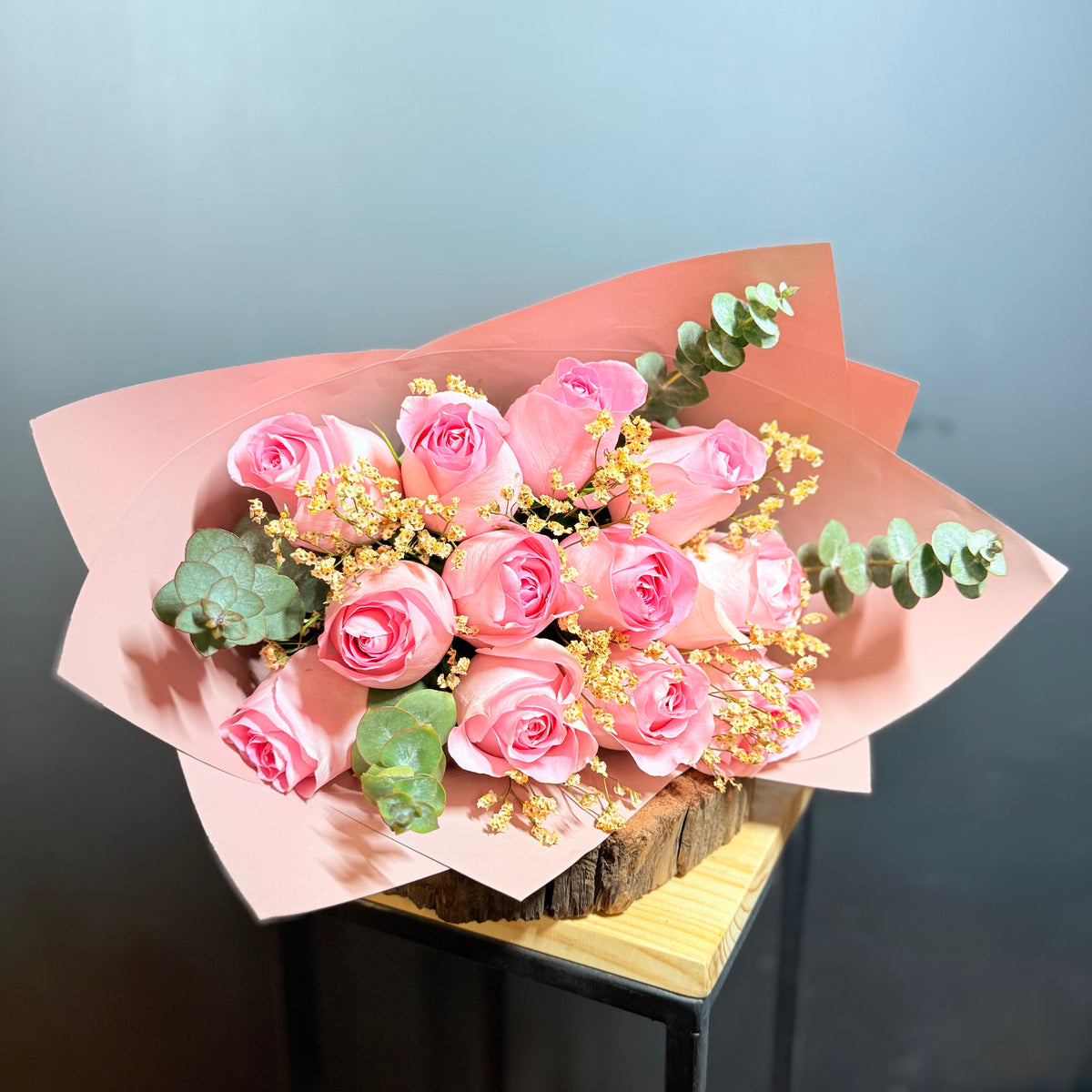 12 Rosas Ecuatorianas Pink Deluxe